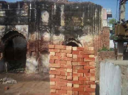 public raging on mosque construction, organically