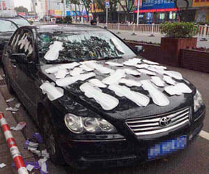 girlfriend sticks sanitary pads on boyfriends car thinking he's a cheat