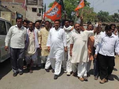 BJP government came on the road against the Socialist Party