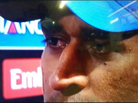 when tears come in dhoni's eys