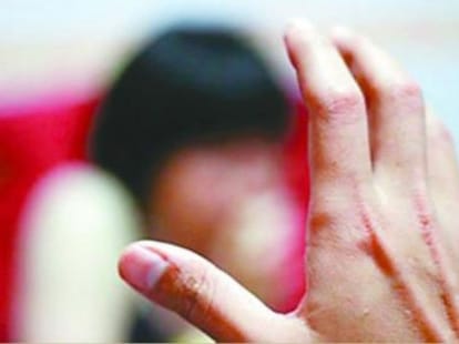 Boys gang done eve teasing with girl