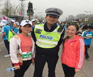 handsome officer creates a jam in marathon