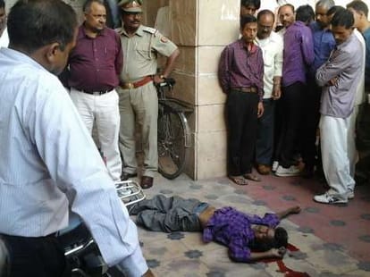 a man suicide in lucknow during cricket match