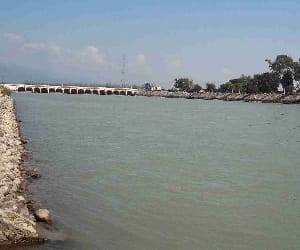 young man of delhi shrouded in canal