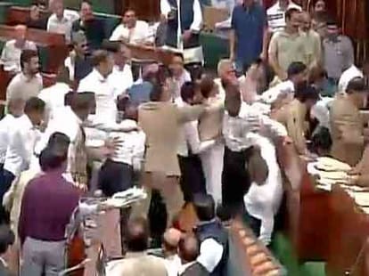 row in J&K LA and LC over fund distribution