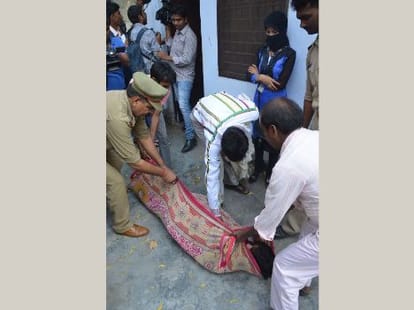 A girl commits suicide in Lucknow.