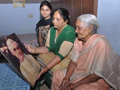 Atal Bihari Vajpayee's sister passed away at Agra.