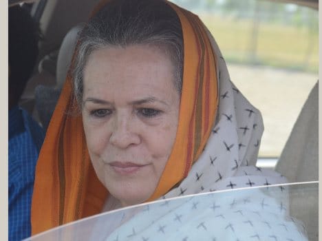 sonia gandhi will give iftar party 