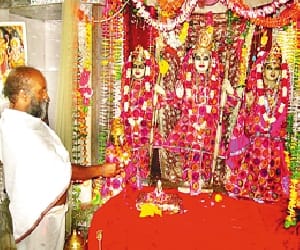 On Navami processionize