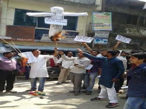 Bajayumo workers blew effigy of CM