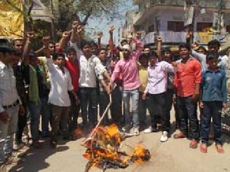 Nsui paralyze government mannequin