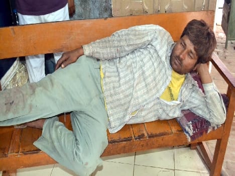 The villagers contracted bus Smoke driver , injured