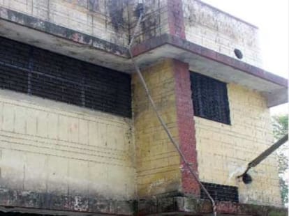 six prisoners run from jail in a film style
