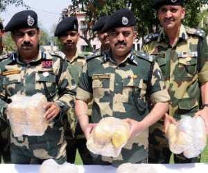 firing in bsf and drug smuggler, bsf caught 1 billion heroine