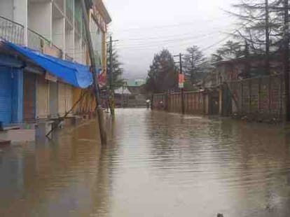 mufti reviews flood fear, red alert issued