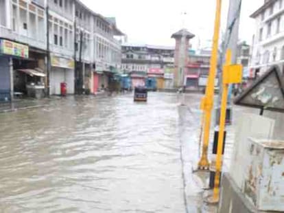 mufti reviews flood fear, red alert issued