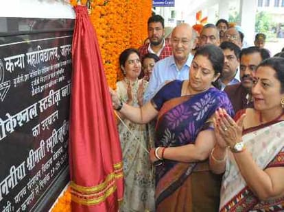 narendra modi minister samriti irani tempered after watching media