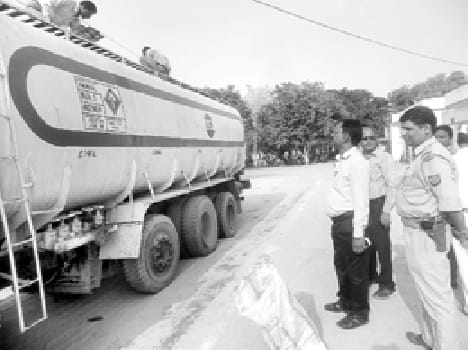 sdm catch two kerosin tanker