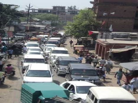 Jam at 08 hours are trapped