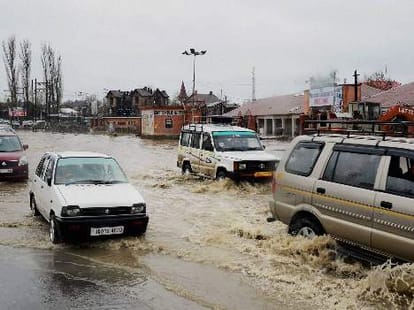heavy rain in jammu kashmir claims huge loss