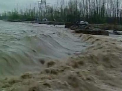 kashmir flood, nine dead
