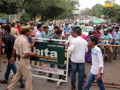 Protest by Lucknow University student.