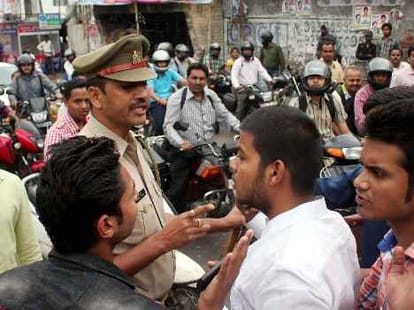 Protest by Lucknow University student.