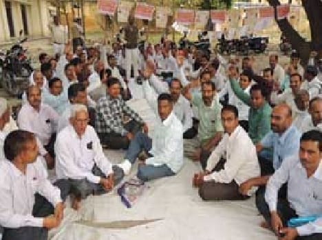 Evaluation of the first day boycott Shikshkaen
