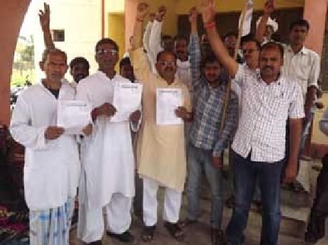 rld workers performing