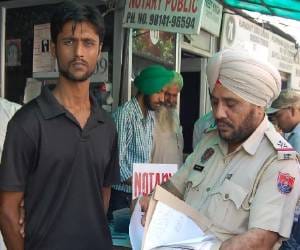marpeet with police inspector in mohali