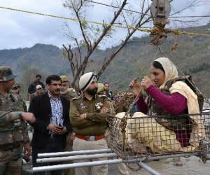 army rescued many peoples in anantnag
