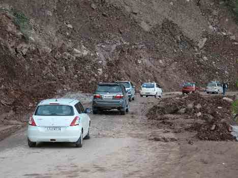 Jammu-Srinagar highway blocked due to a landslide 