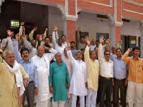In Jp mehta college, teachers protest for various demand