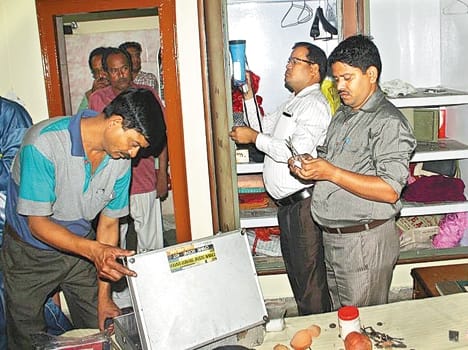 robbery in chakeri at bank manager 's house 