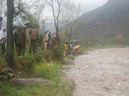 flood alert issued in kashmir