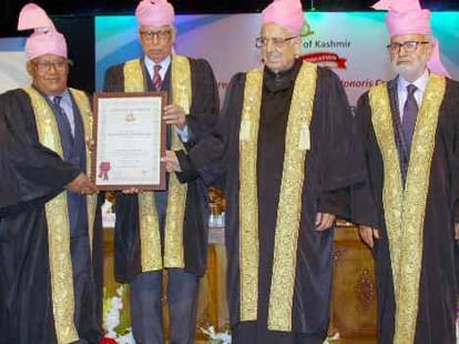 Medicos Have to Choose Between Job and Private Practice says Mufti