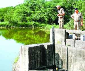 try to commit suicide by man in sukhna lake, chandigarh