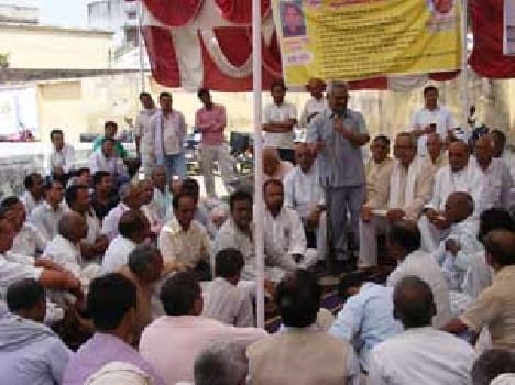 Criticized the government for indifferent attitude