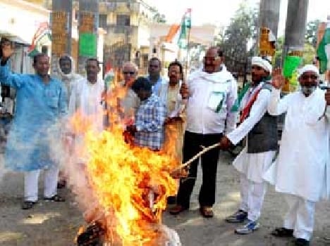 Minister Giriraj blew mannequin