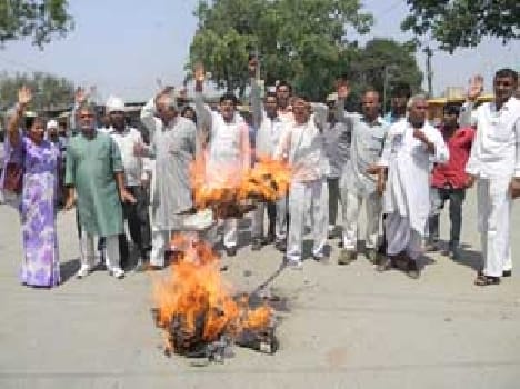 effigy burn of giriraj singh