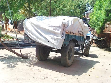 patrolling police team  seized tractor loaded with duplicate cement bags
