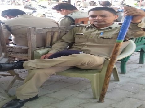 Soldiers, their poles, hat fear of theft