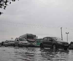 heavy rain disturbed life in the city