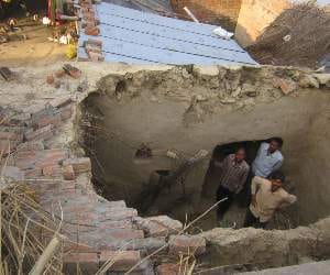 Five people of a family died in roof collapsing