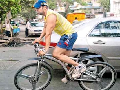 bollywood star salman khan loves to cycling