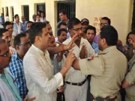 Police niece sticks on Shikshkaen