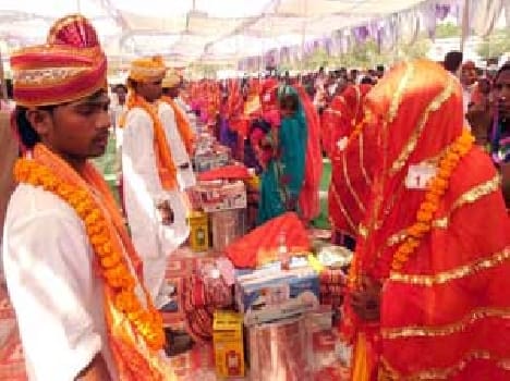 Seven rounds of 101 couples in mass wedding