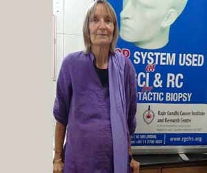 Delhi doctors operates 15 kg tumer of american woman