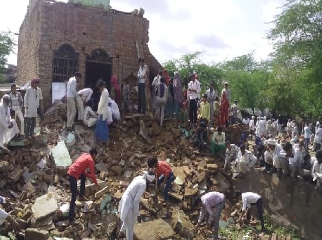 two persion died due to colleps of roof