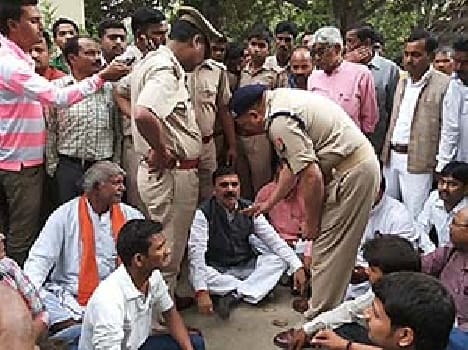 Kaushambi MP station sat on dharna